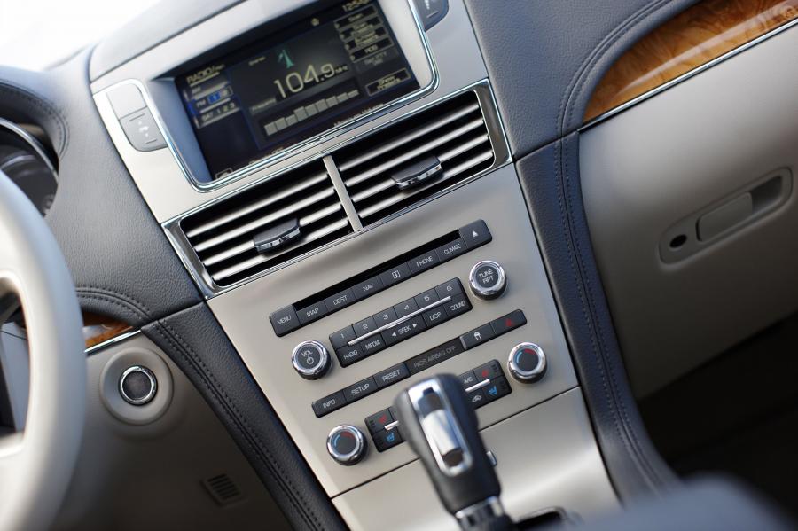 Детали интерьера Lincoln MKT 2010 года  (фото 51 из 79)
